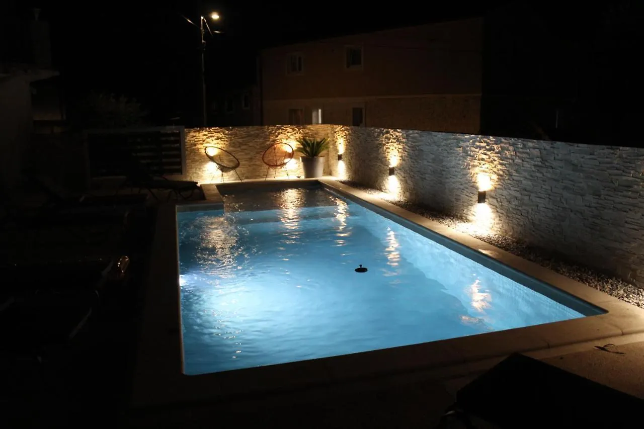 Apartments Mia With Pool Near Medulin Liznjan Croatia