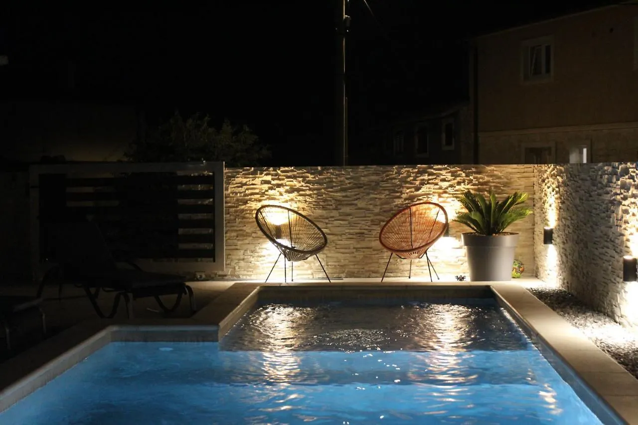 Apartments Mia With Pool Near Medulin Liznjan Croatia